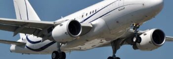 emplacement de jet privé, CRJ 200 intérieur, sièges en cuir gris.