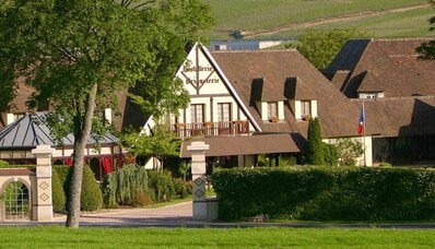 Шампанське для гурманів Hostellerie La Briqueterie Epernay на гелікоптері