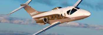 PHENOM 300 sur la piste