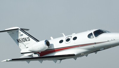 Citation Jet Mustang або Embraer Phenom 100 – Як вибрати?